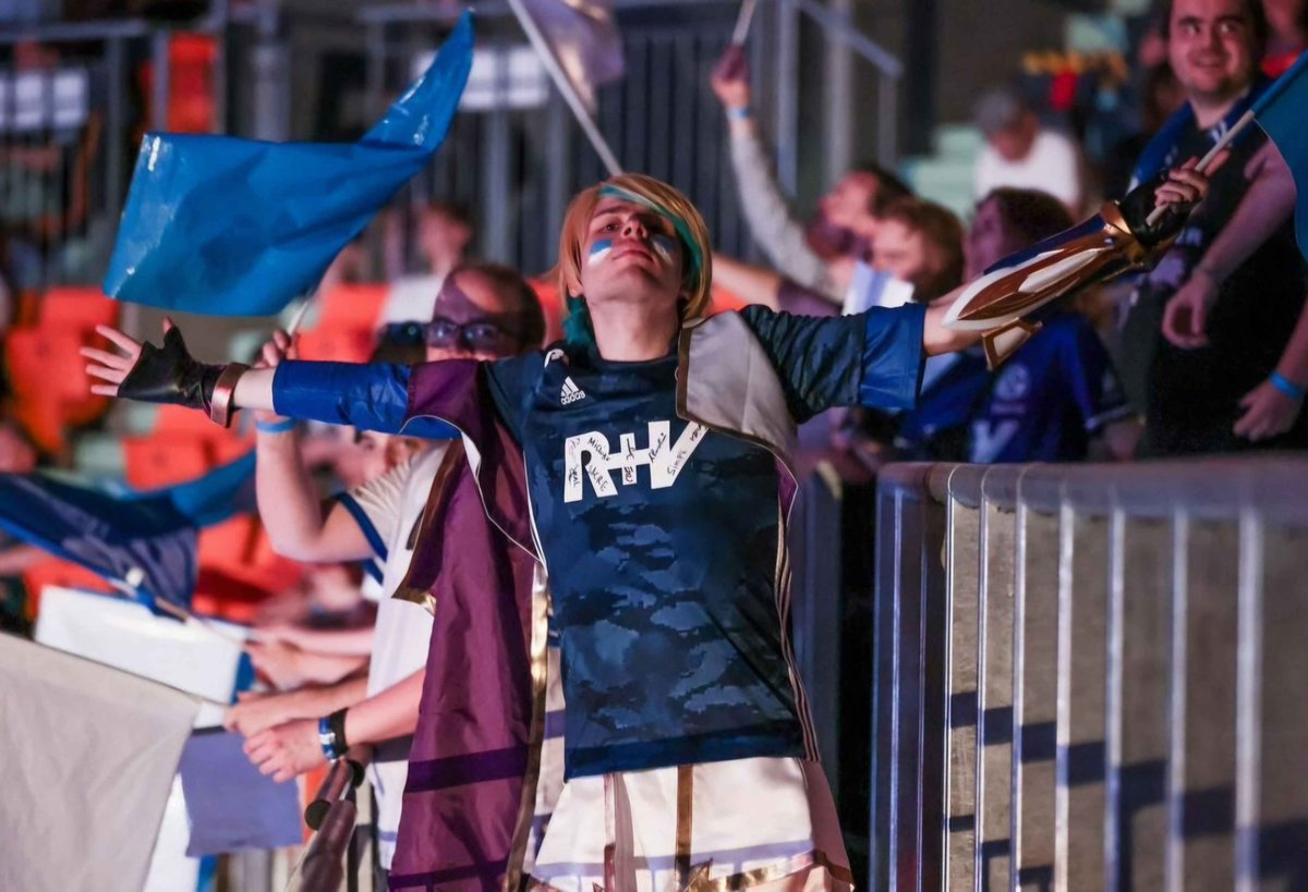 🚨🚨Announcing our man behind the scenes🚨🚨

Help us welcome the person that's been working tirelessly to make our team perform since the start!!

Our manager: <a href="/LeoG_LoL/">Lennard -LeoG- Glinka</a> 

#42WIN