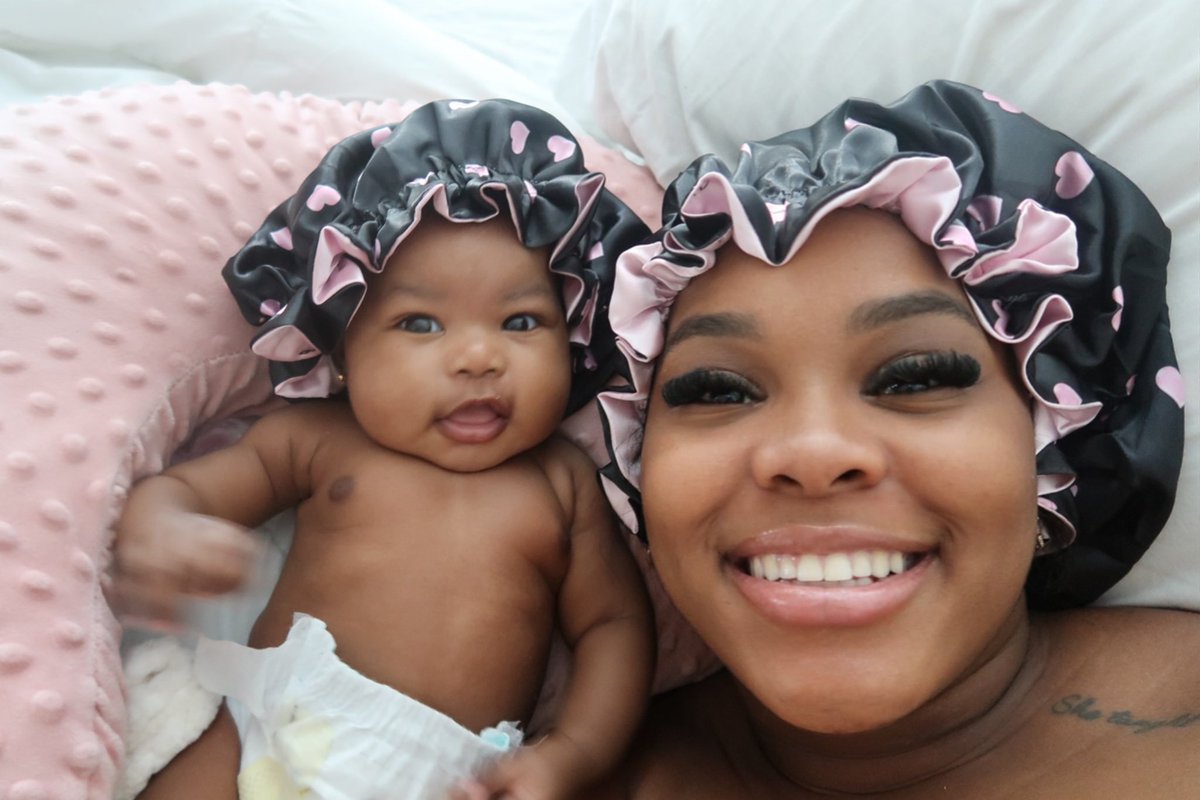 theereallmiyahh's tweet image. Bedside with my mini 💕