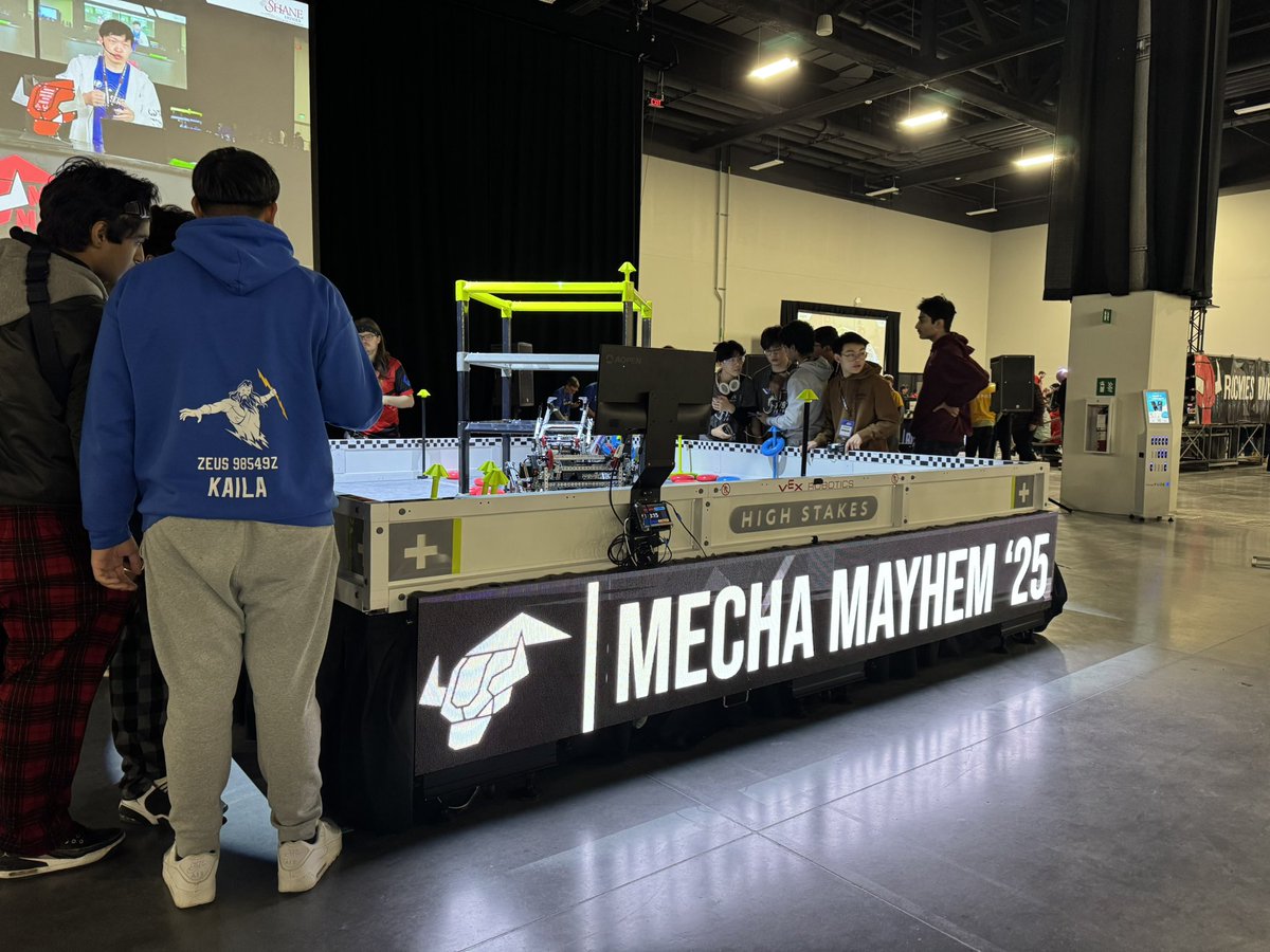iDESIGNsol's tweet image. Great weekend supporting #MechaMayhem in Calgary. 200 #VEXRobotics teams competing for spots at #VEXWorlds. Event photos here mechamayhem.ca/media #STEM #Robotics #Alberta