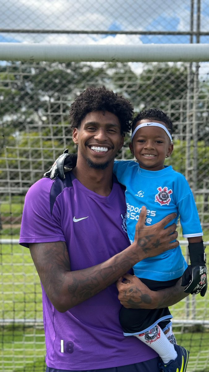 gab_cmelo's tweet image. DEUS em todas as coisas. 🖤