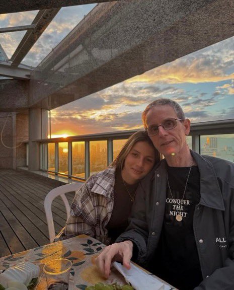 AvivaKlompas's tweet image. A week ago, Ohad Ben Ami was a hostage in the tunnels of Gaza. 

Tonight, he is a free man with his family. 

This is everything 🎗️