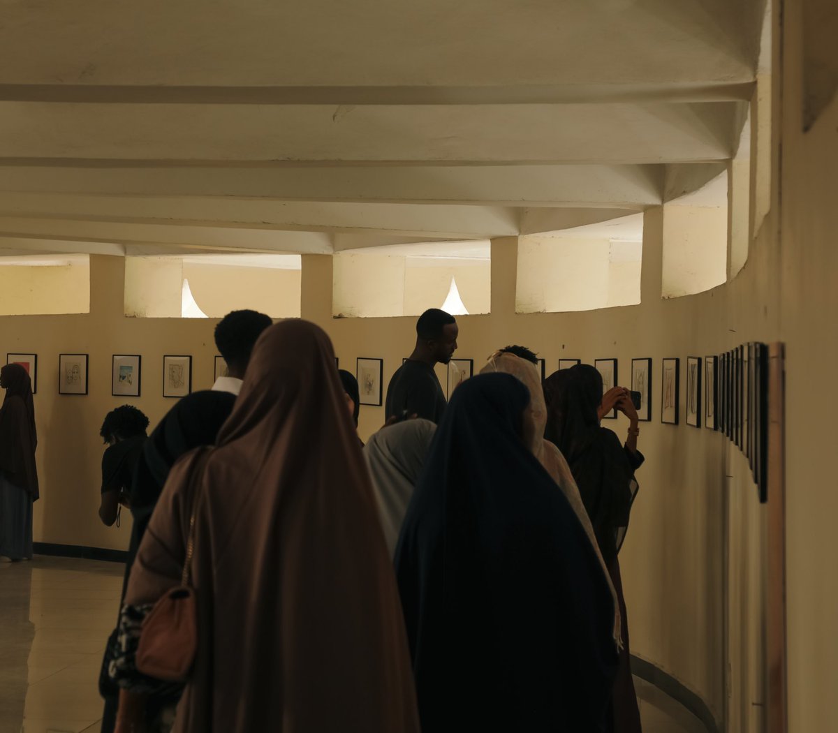 a window to her worlds" features the incredible work of 12 Somali women artists!

Their visual art, poetry, and performance explore themes of peace, identity, and cultural preservation.

Don't miss this inspiring exhibition at the National Museum of Somalia.

#Somaliwomen #SJF