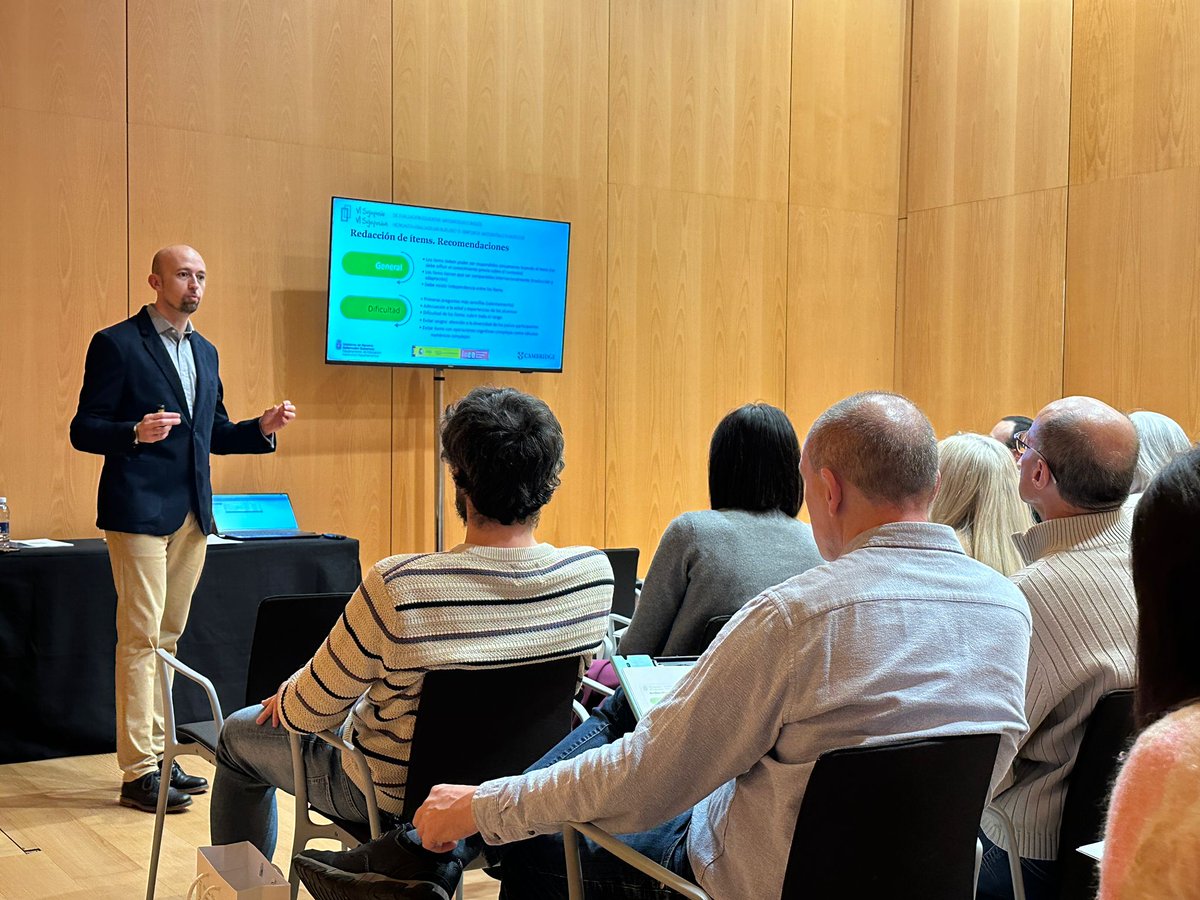 Dedicamos la sesión de tarde del taller de elaboración de ítems de matemáticas con trabajo en grupos y compartiendo las interesantes ideas. #VISimposio_Evaluación  
Mañana continuaremos con las guías de codificación. ¡Gracias a los y las participantes por la implicación!