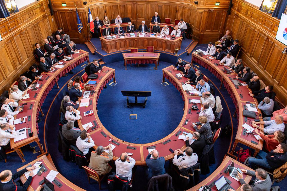 Le dernier chantier thématique du Beauvau de la Sécurité Civile s'est clôturé aujourd'hui sur le thème de la gouvernance, du financement et des moyens de la Sécurité civile. 
Les changements climatiques, les nouvelles technologies et l'innovation, nous poussent à adapter notre