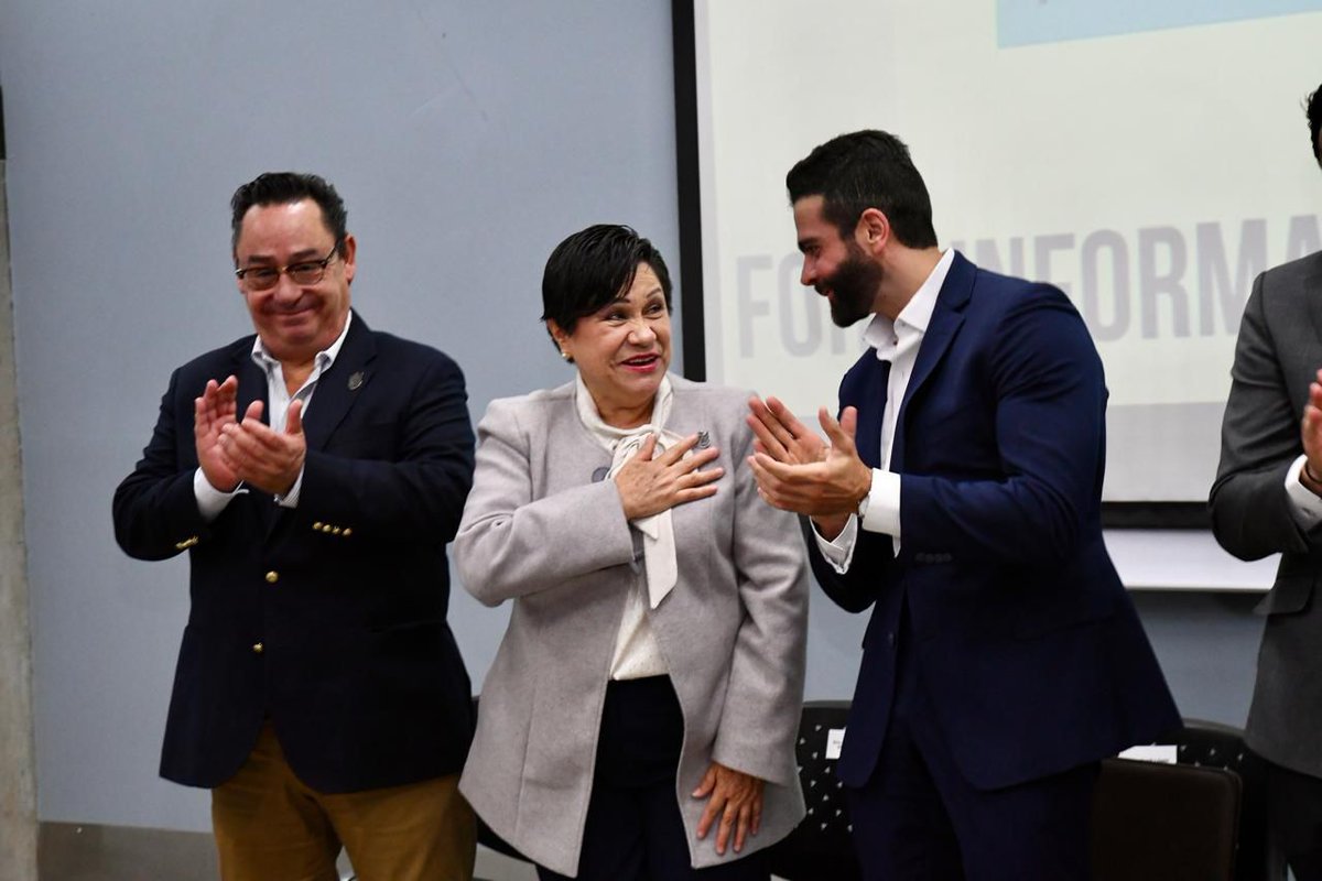 funsamex_org's tweet image. #LegislaciónConImplementación. Con entusiasmo y orgullo compartimos que llevamos a cabo, en #Querétaro, el Foro #ConoceTuDerecho, al cual asistieron: 

- Más de 200 trabajadores y trabajadoras al servicio del estado de Querétaro, quienes conocieron su nuevo derecho