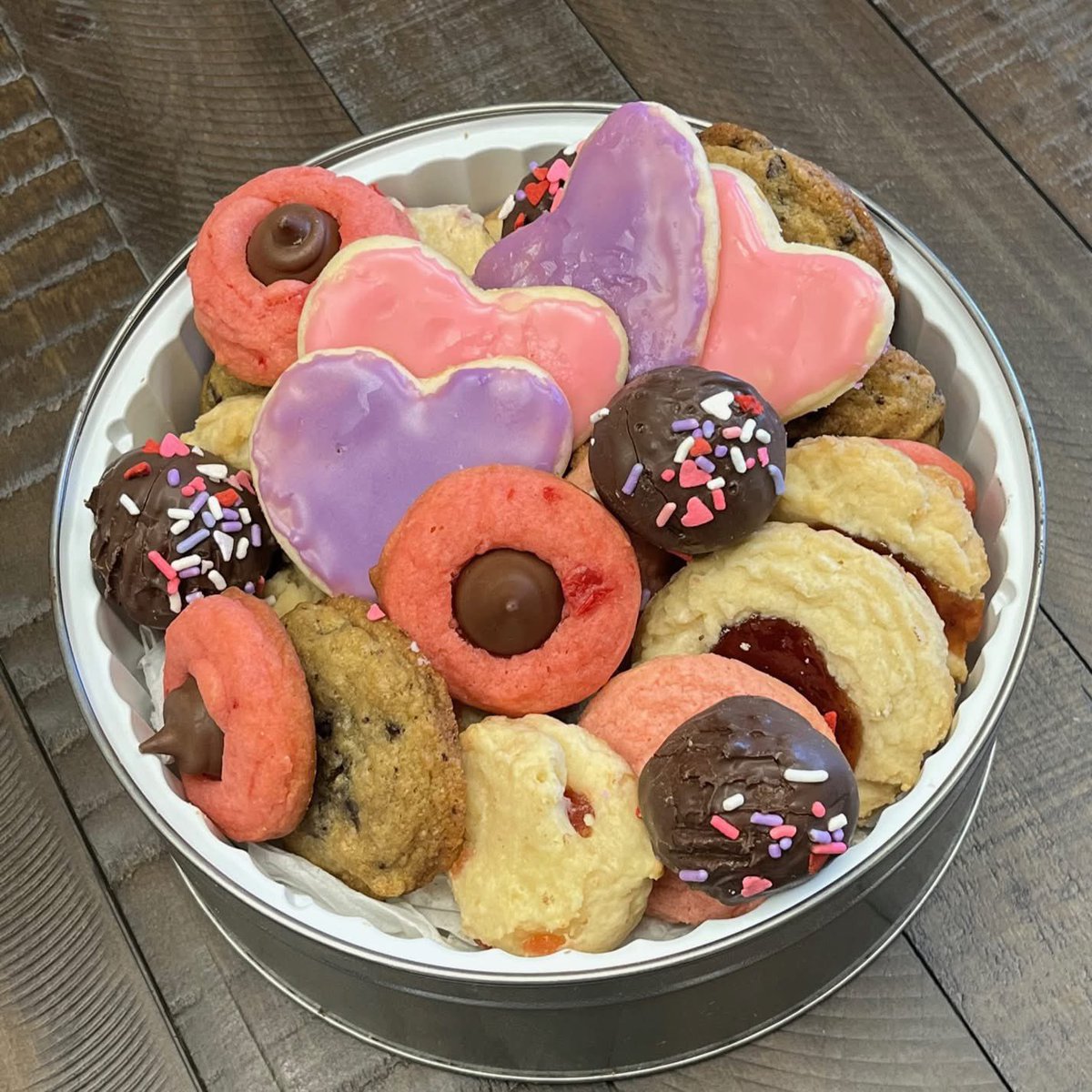 We are still taking orders for local delivery on Friday, Feb 14th!
❤️ Gift Baskets
🤍 Strawberries
🩷 Flowers
💜 Cookie Tins
Call us 717-428-2036 and we’ll help you share the love with someone special for Valentine’s Day.