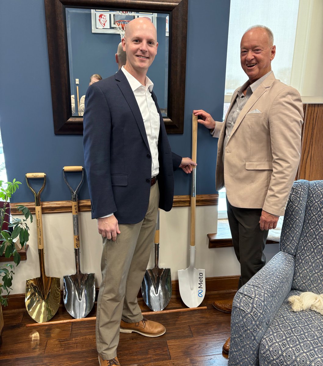Mayor Mike Moore recently met with the new Community Development Regional Manager from the Jeffersonville Data Center. Congratulations to Jeffersonville’s own Kenton Wooden. META has become a great partner for our city!

#onlyINjeff