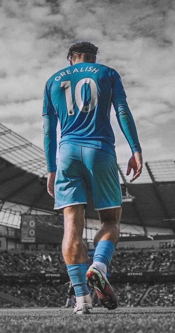 Hoy en el vídeo dijimos que Grealish da igual que no juegue durante toda la temporada. Contra el Real Madrid, siempre juega. 

HOY SALE DE TITULAR DE NUEVO. SOMOS LAS CABRAS🐐