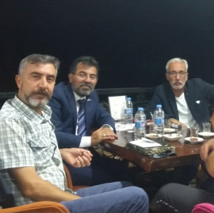 İlimde, irfanda, savaşta ve güvenlikte devlet tarafından görevlendirilip yurt dışında anlar, oldukları yerde ruhunu teslim ettiklerinde umulur ki şehit olurlar. 
 Prof. Dr. <a href="/YenerZEN/">Yener ÖZEN</a> hocamıza rahmet dilerim.  Rabbim mağfiretiyle muamele eylesin. 
El fatiha🤲