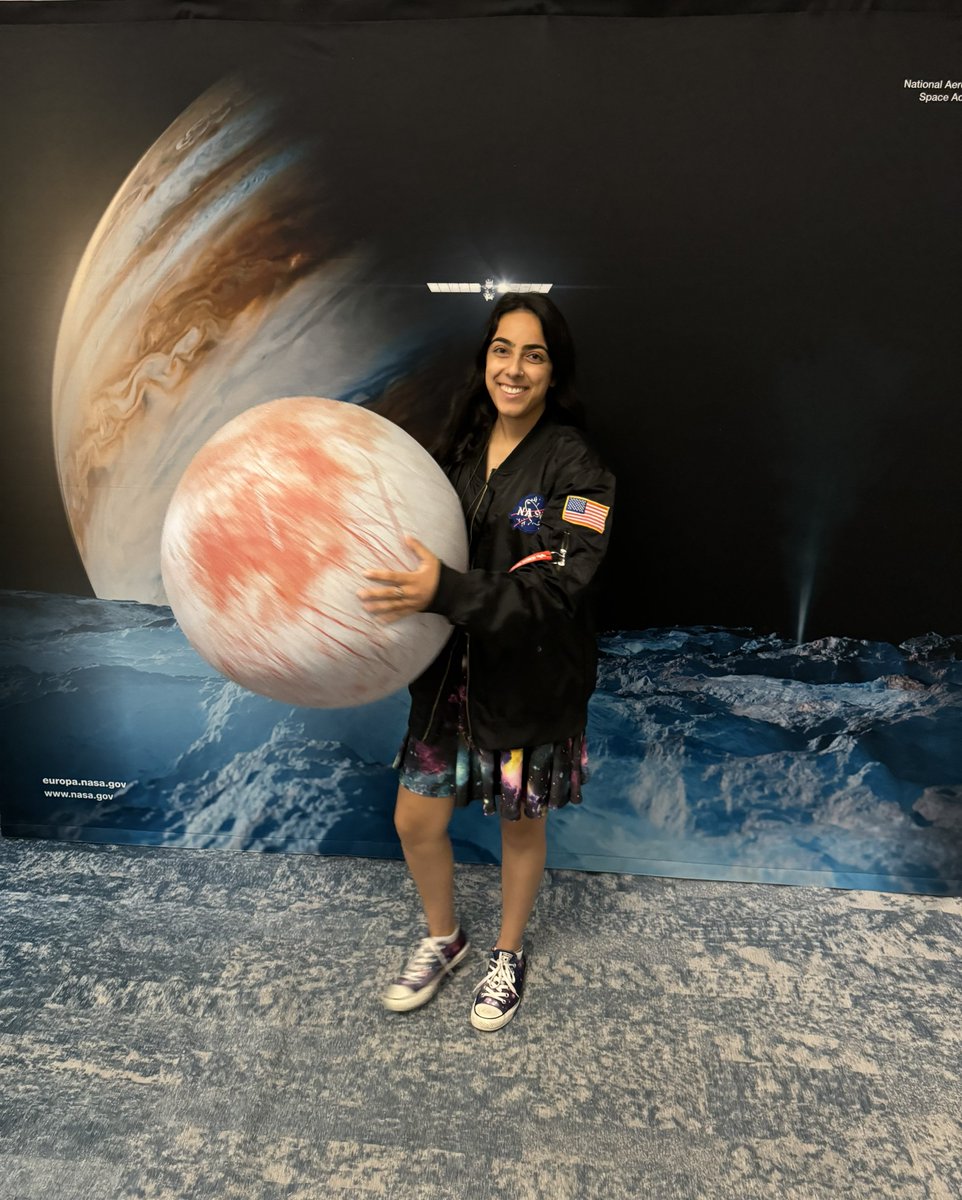 astro_jaz's tweet photo. happy international day of women and girls in science 💫

i love being a woman of color in science and hope to be a role model for the next generation of scientists 🌌🔭🪐☄️ https://t.co/opkGdyaxEB