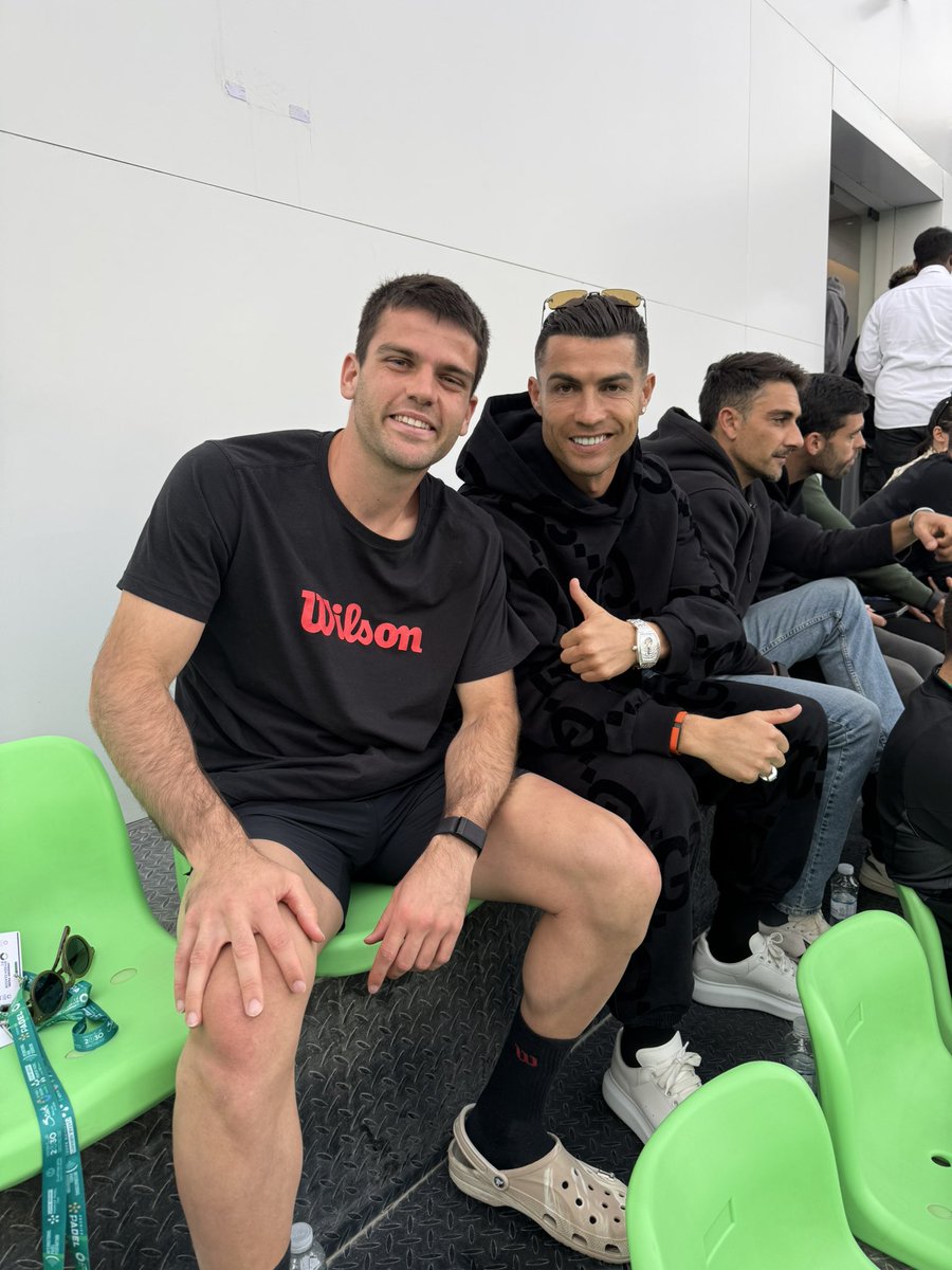 javigarrido10's tweet image. Me has hecho sufrir muchos años pero…ha sido un placer conocerte🤪
@Cristiano