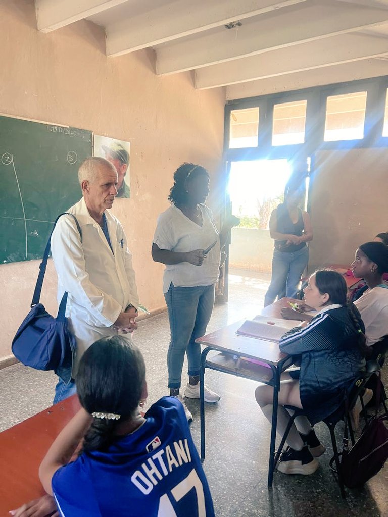 mayelinmlapppm1's tweet photo. Se realiza en #EducaciónMayabequeMelena Intervención Educativa por parte de especialistas de salud con temas muy sensibles y preocupantes como:
*Embarazo en la adolescencia
*Las drogas y su impacto en la salud 
Así como las indisciplinas sociales y sus consecuencias
#CubaMined https://t.co/dm2rojUkzz