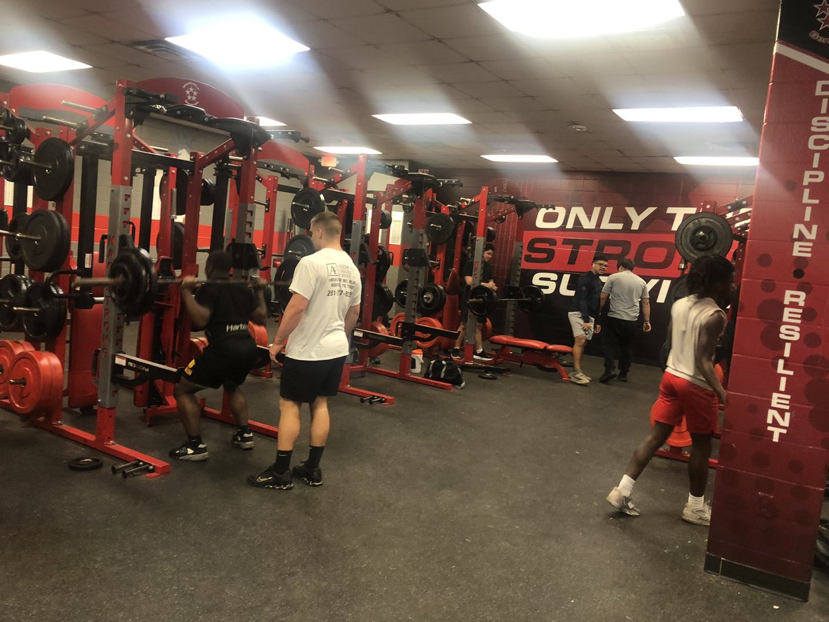 coachb_ware's tweet photo. Winter Break?  There are no breaks on the Mail Route!  #GoBigRed #ChangeGonnaCome @GoBigRedFB https://t.co/HP9xUuYxAn