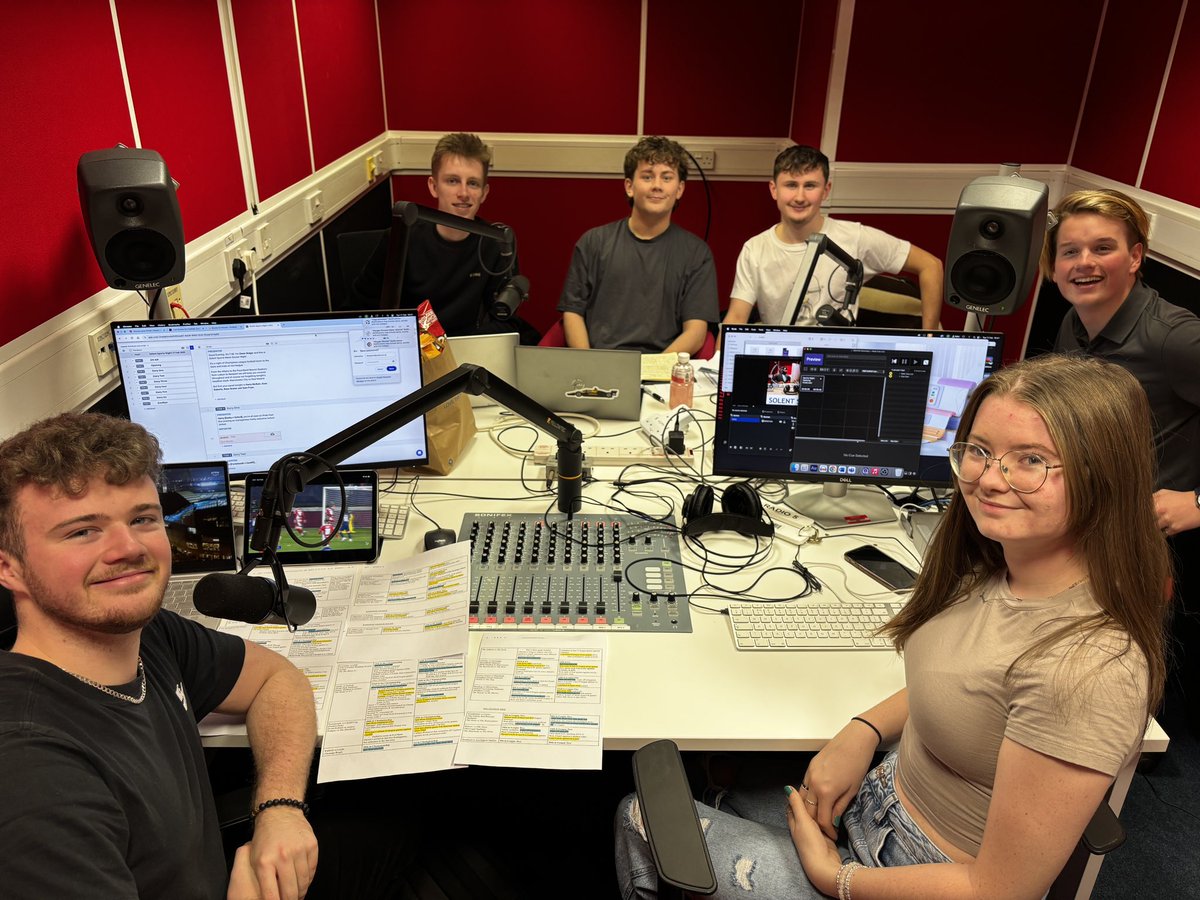 Solent Sports Journalism (@solentsportsj) on Twitter photo Your audio team for this evening!! We are now LIVE on the <a href="/SolentSportNews/">Solent Sports News</a> Radio channel: youtube.com/live/csuZfSNI2…
<a href="/mrowenbolger/">Owen Bolger</a> @jesslee2005 <a href="/BeauB_7/">Beau Brown</a> <a href="/HarryMcBain_/">Harry McBain</a> <a href="/evanroberts23/">Evan Roberts</a> <a href="/samfryer_7/">Sam Fryer</a> Your audio team for this evening!! We are now LIVE on the <a href="/SolentSportNews/">Solent Sports News</a> Radio channel: youtube.com/live/csuZfSNI2…
<a href="/mrowenbolger/">Owen Bolger</a> @jesslee2005 <a href="/BeauB_7/">Beau Brown</a> <a href="/HarryMcBain_/">Harry McBain</a> <a href="/evanroberts23/">Evan Roberts</a> <a href="/samfryer_7/">Sam Fryer</a>
