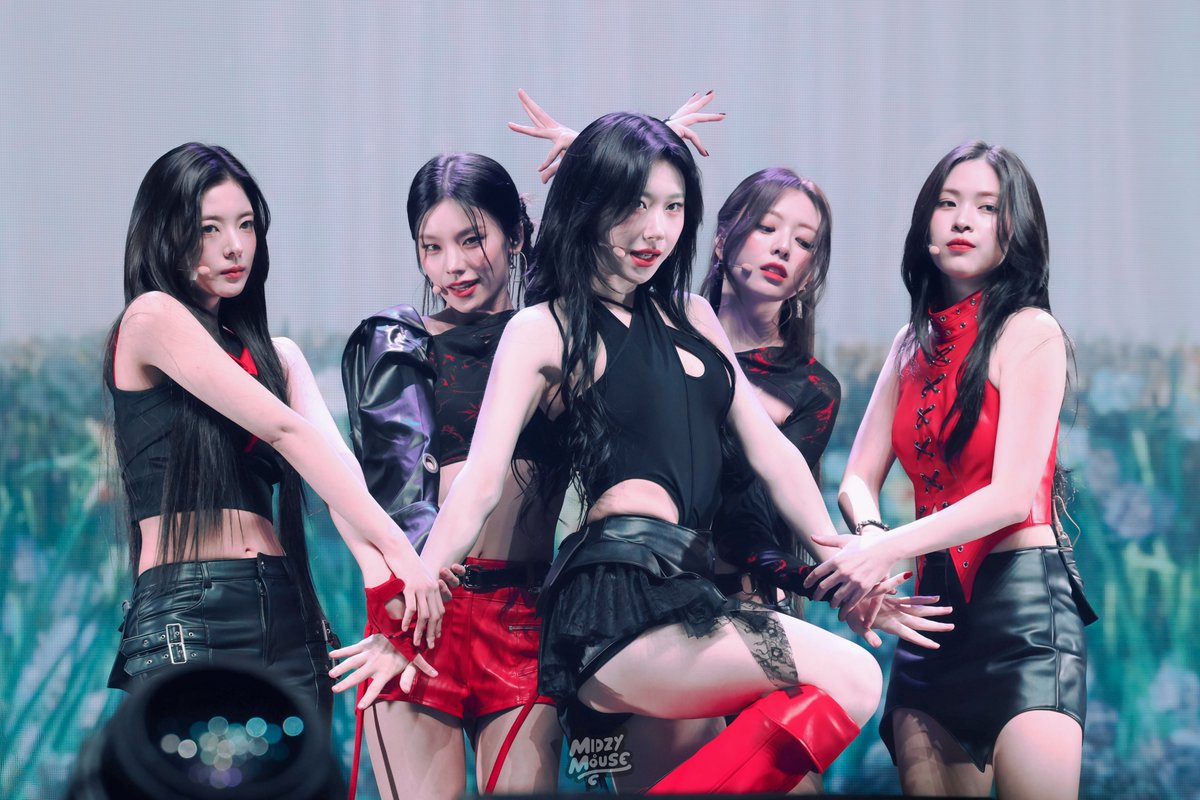 250119 UTO FEST HQ🐺🦥🐱🦊🐰

𝔹𝕦𝕥 ℕ𝕠𝕥𝕙𝕚𝕟𝕘 𝕚𝕤 𝔹𝕖𝕥𝕥𝕖𝕣 𝕥𝕙𝕒𝕟 𝔽𝕚𝕧𝕖

#있지의_날개는_믿지가_달아줄게
#ITZY_6th_Anniversary

#YEJI #예지 #LIA #리아 #RYUJIN #류진 #CHAERYEONG #채령 #YUNA #유나 
#ITZY #있지 #MIDZY #믿지
<a href="/ITZYofficial/">ITZY</a>