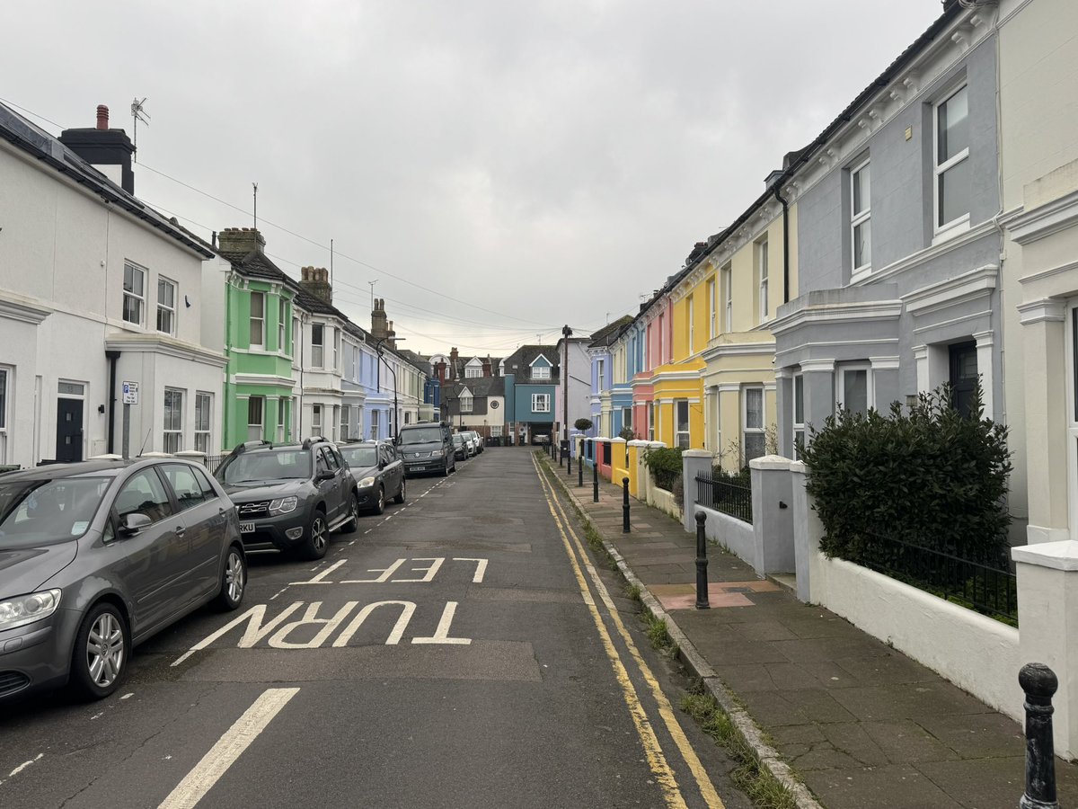 There’s something special about a neighbourhood where people take pride in their homes. 

I love seeing communities that care!