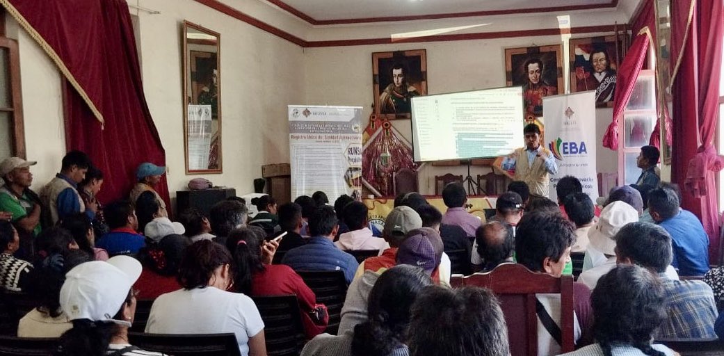 ProgramaApicola's tweet photo. La ejecución del Programa Nacional de Fortalecimiento y Apoyo a la Producción Apícola, el equipo técnico del Programa llevó a cabo una socialización en el municipio de Chulumani, departamento de La Paz, con el objetivo de fortalecer y consolidar el sector apícola nacional. https://t.co/RbKl7GZe2I
