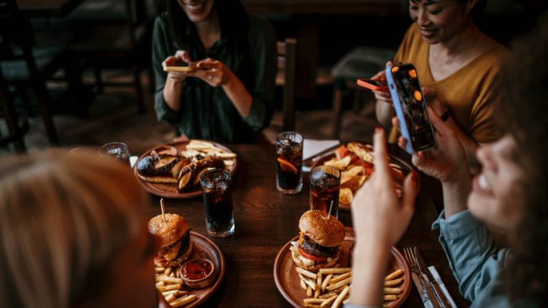 viaseo's tweet photo. Google search trends every restaurant needs to know in 2025 https://t.co/0aKtSBkmok https://t.co/WTTvqhZU2P