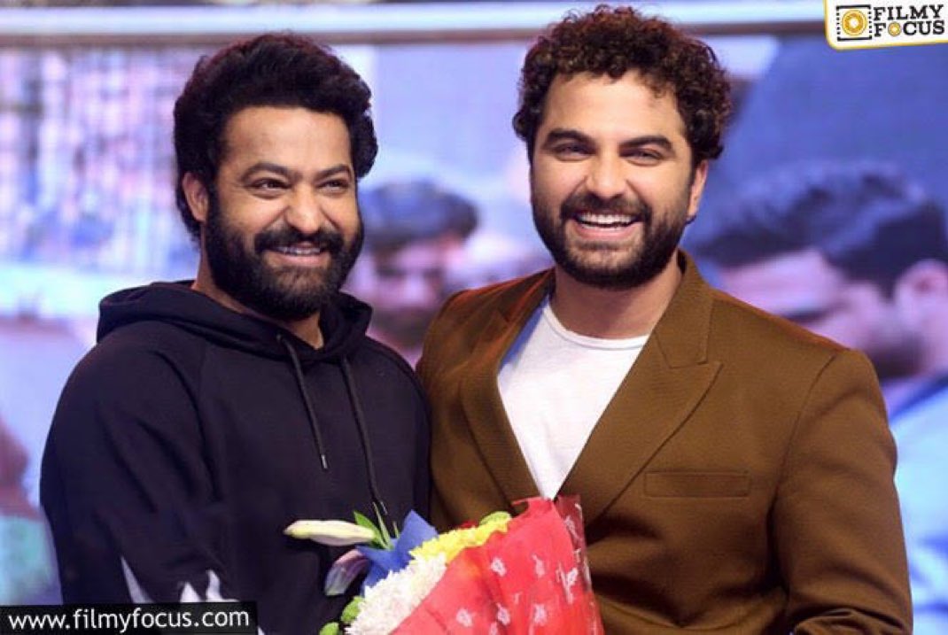 cinemapremika's tweet photo. “N” ఫ్యాన్ గా నేను లైలా సినిమా కి @VishwakSenActor అన్నకి support chesthunaaa 💥💥💥
#WesupportLaila
#SupportLaila
#LailaMovie https://t.co/fkFlu6a9Mx