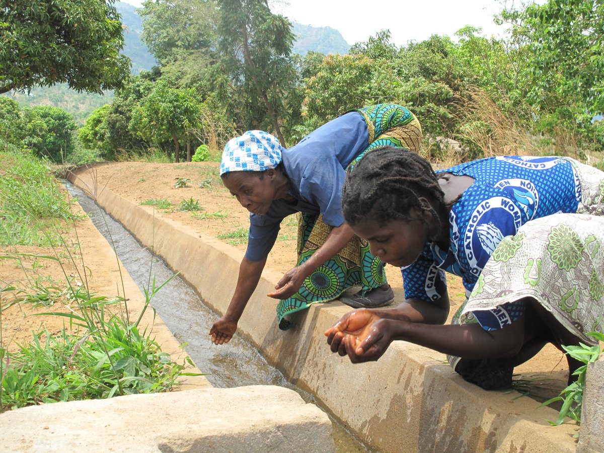 🚨 Cutting humanitarian aid &amp; development puts millions at risk! CIDSE joins <a href="/iamCARITAS/">Caritas</a> &amp; other organisations in condemning these harmful decisions.

We must stand for compassion over indifference. Governments must act NOW!

🔗buff.ly/416u4Qh