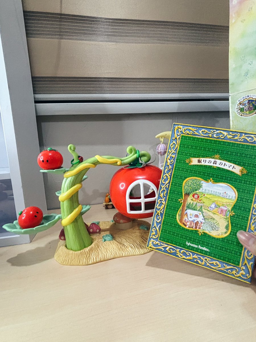 patchii_sylv's tweet photo. tomato house 🍅🏡 https://t.co/lpm1QJ8fEU