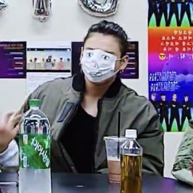 SHAFZZZZZZZZZZZ's tweet image. Jungkook and his art of being dramatic and extra.

A hilarious thread~