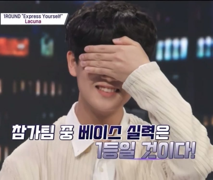 내 초딩때 이렇게 웃는 남자애 있었는데 
너무 웃갸서 죽을것같아서 그만 보려고 눈가리는거래 ㅅㅂ