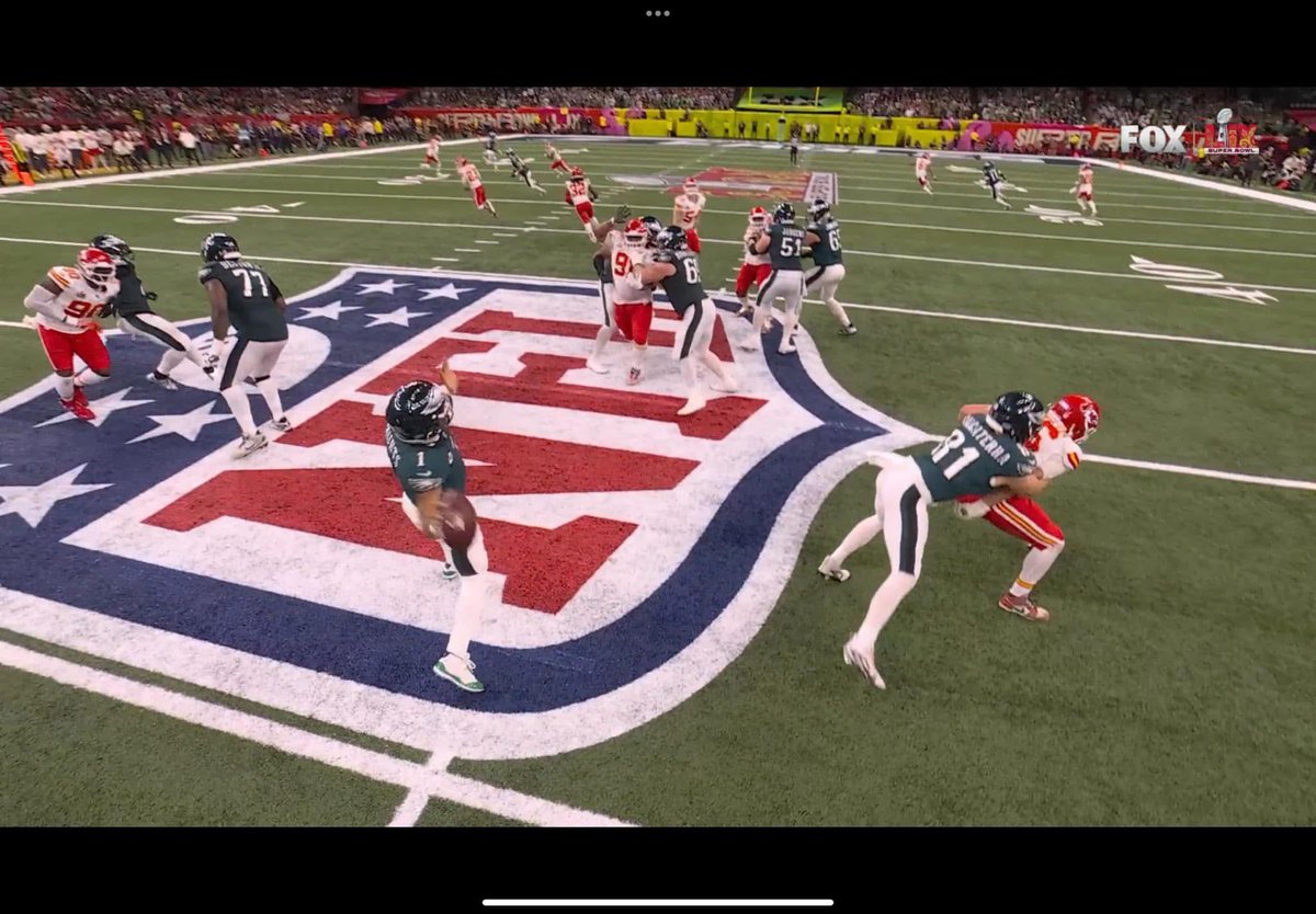 ALSaylor4's tweet image. Grant Calcaterra contributed in many ways on Sunday including this block on George Karlaftis on Jalen’s bomb to DeVonta.