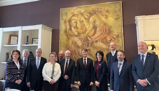 Marek Eštok (@marekestok_sk) on Twitter photo L´influence de la #Francophonie passe par la capacité à parler d’une seule voix sur la scène internationale. Merci à SE 🇨🇦<a href="/KarenMollica/">Karen Mollica</a>, d´avoir organisé la réunion des Ambassadeurs francophones à Bratislava. Toujours utile d’avoir un dialogue régulier entre partenaires&amis. L´influence de la #Francophonie passe par la capacité à parler d’une seule voix sur la scène internationale. Merci à SE 🇨🇦<a href="/KarenMollica/">Karen Mollica</a>, d´avoir organisé la réunion des Ambassadeurs francophones à Bratislava. Toujours utile d’avoir un dialogue régulier entre partenaires&amis.