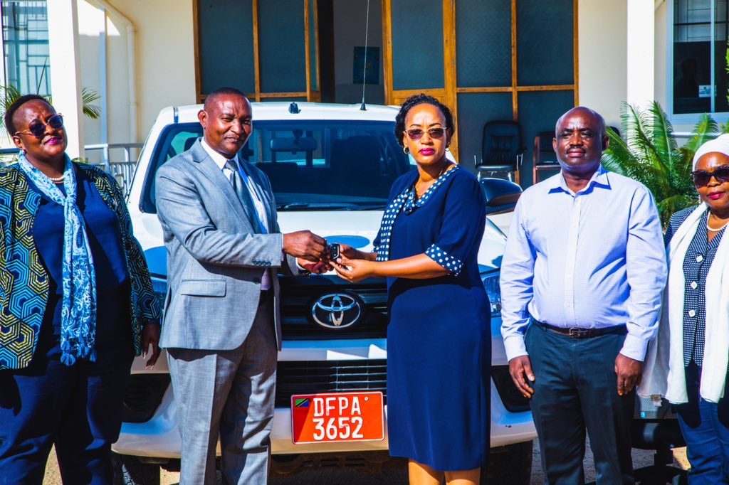ilodaressalaam's tweet photo. 🚗💨  A commitment fulfilled! As part of the Brazil Decent Work Project, the International Labour Organization @ilodaressalaam delivered a vehicle and two fully equipped office workstations to the PMO- LYED @WMKVAU 

#DecentWork #SSTC https://t.co/hX3oHaSL0m
