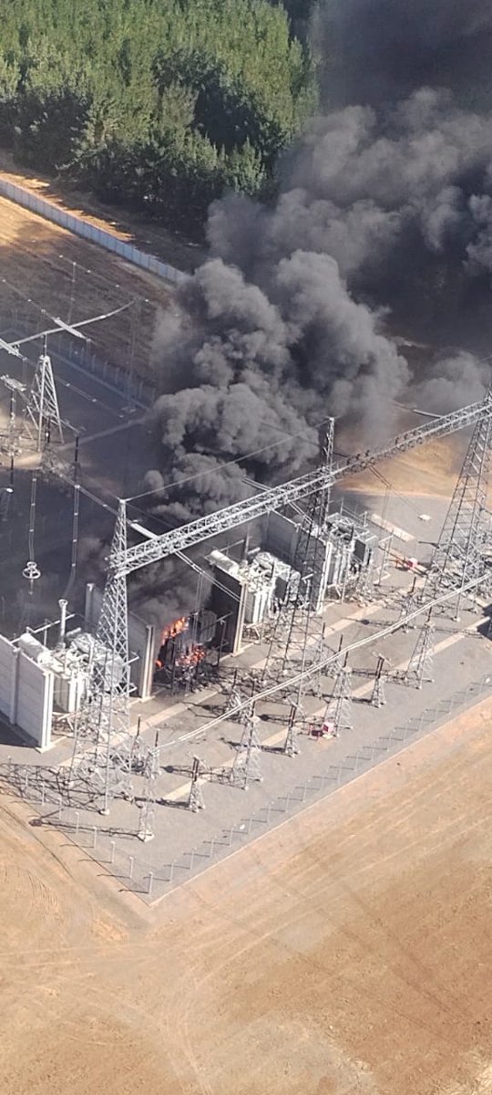 𝗜𝗡𝗖𝗘𝗡𝗗𝗜𝗢 | Ahora Cuerpo de Bomberos de #Pemuco trabaja en controlar incendio producido explosión de transformador.