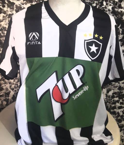 sandrogiongo's tweet photo. @Gremio Super proporcional. Lembrou a camisa do Botafogo com a Seven up https://t.co/8afP22LcxB