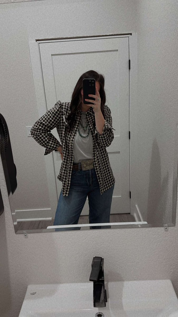 Darcy Nicole tweet media