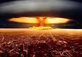 yaduvanshi32's tweet image. जिस आदमी ने हिरोशिमा पर बम गिराया, उससे दूसरे दिन सुबह पूछा, तो उसने कहा :मैं तो निश्चिंतता  से सोया, क्योंकि मैंने आज्ञा का पालन किया एक लाख आदमी मर गए और यह आदमी रात निश्चिंतता से सोया। तो इसकी बुद्धि बिलकुल क्षीण हो गई। इसने एक बार भी रात यह नहीं सोचा कि एक लाख लोग! मेरे बम…