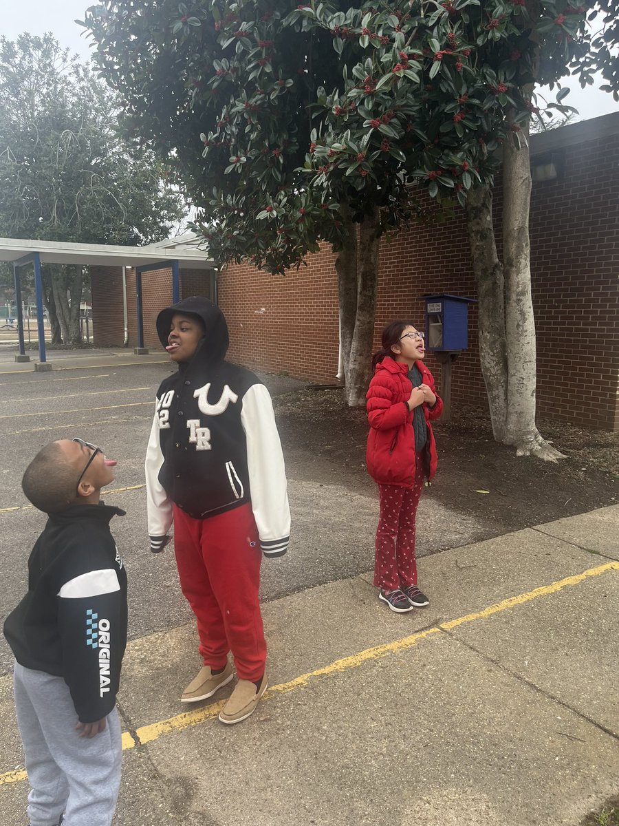 AstrosAAF's tweet photo. When it snows on #100thdayofschool we go outside and try to catch 100 snowflakes on our tongues! #teamaaf #specialeducators @AlantonAstros @SeeDotWilson https://t.co/PW7nCnRJHx