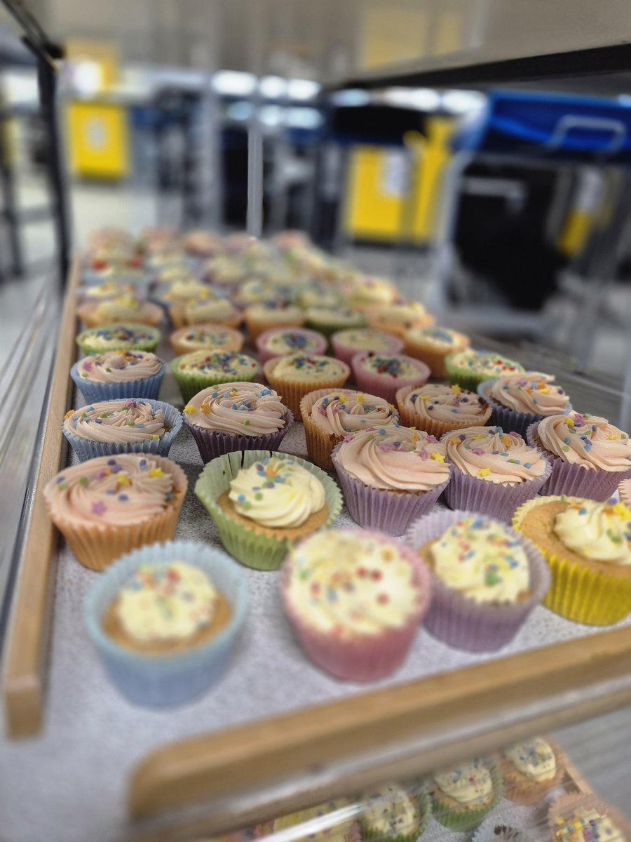 150 cupcakes made and decorated with Y11 today - all ready for parents and carers attending tonight's performance! <a href="/OACaPArts/">OACaPArts</a>  🧁