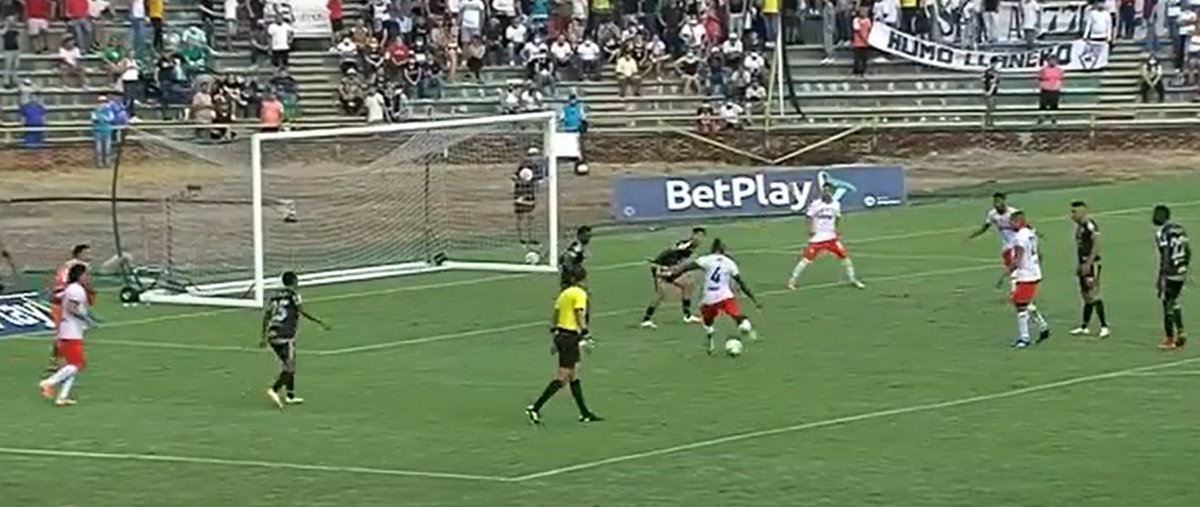 CervezaAndinaCo's tweet image. Hoy jugamos en Villavo contra Llaneros, esperamos que defiendan así 🙈Ⓜ️​

¿Quién va a ir? Pa&apos; un favor 😘💙​

​📸: @WinSportsTV