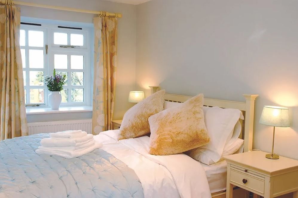 WeAcceptPets's tweet image. 🐾🌿 Perfect for outdoor enthusiasts, Ruben’s Barn offers a peaceful retreat surrounded by stunning rural landscapes. Guests can enjoy scenic walks with their canine companions. 🌳🐶

Accepts 🐶
weacceptpets.co.uk/WestSussex/8756

#CountrysideEscape #DogFriendly #RuralRetreat #Chichester