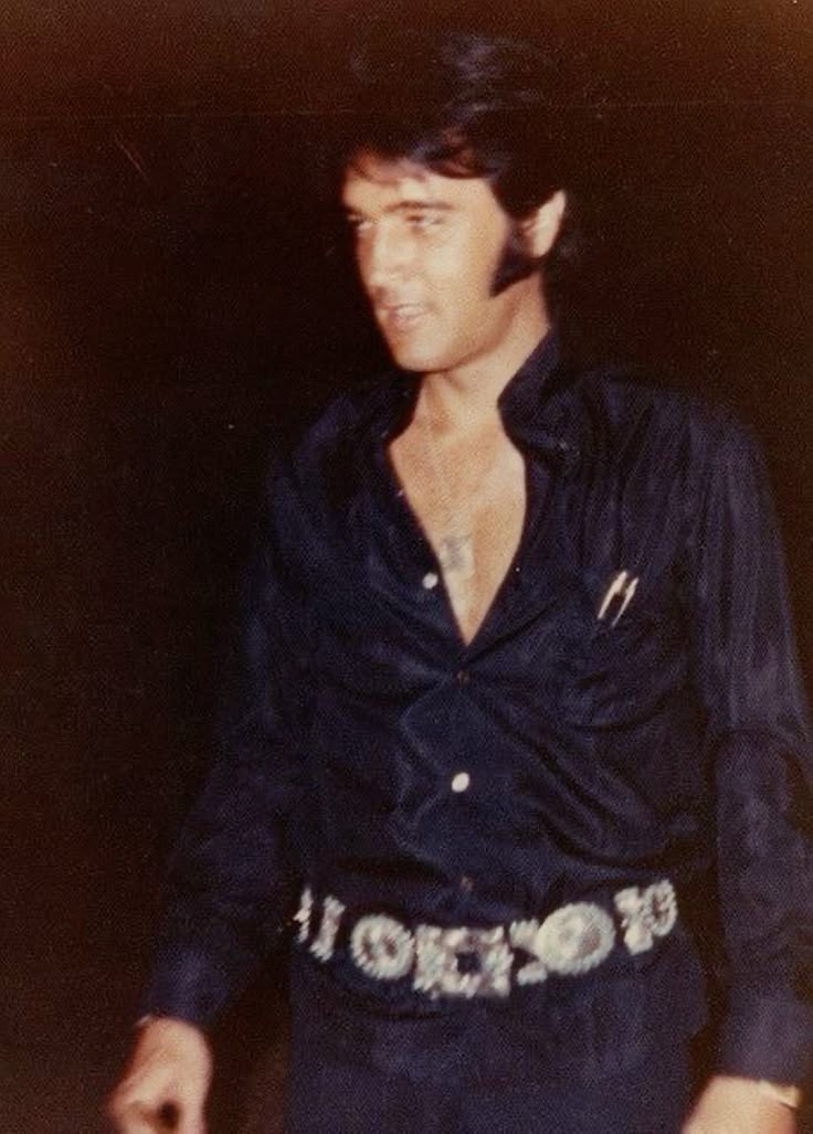 Oh my gosh this picture 🫠🫠

#Elvis #ElvisPresley #TCB #ElvisHistory #Graceland