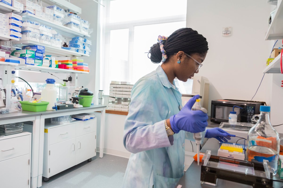 Today, on #NationalDayofWomenandGirlsinScience, Simmons celebrates the innovators, researchers, and future leaders who are breaking barriers and shaping the future of science. 🥼🧪🔬