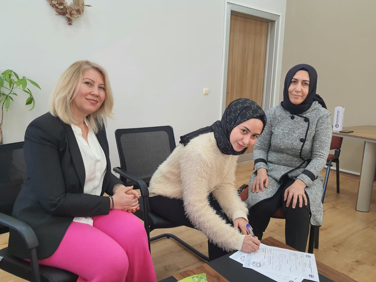 Ankara EBS 2 Nolu Şube Kadınlar Komisyonu (@2nolusbkadinebs) on Twitter photo ''Kadınların şefkati ve iş birliği ile büyüyen her umut, geleceğe ışık olur .'' Bugün Neşeli Çocuklar Anaokulu, Çiçek Hatun Anaokulu, Şehit Hamza Irmak Ortaokulundaki üyelerimize hediyelerimizi değil, yüreklerimizi ulaştırdık.
<a href="/_aliyalcin_/">Ali YALÇIN</a> <a href="/Sdka_Aydin/">Sıdıka AYDIN</a> <a href="/ebskadin/">Eğitim-Bir-Sen Kadın Komisyonu</a> <a href="/AnkaraEbs/">EBS Ankara 2</a> ''Kadınların şefkati ve iş birliği ile büyüyen her umut, geleceğe ışık olur .'' Bugün Neşeli Çocuklar Anaokulu, Çiçek Hatun Anaokulu, Şehit Hamza Irmak Ortaokulundaki üyelerimize hediyelerimizi değil, yüreklerimizi ulaştırdık.
<a href="/_aliyalcin_/">Ali YALÇIN</a> <a href="/Sdka_Aydin/">Sıdıka AYDIN</a> <a href="/ebskadin/">Eğitim-Bir-Sen Kadın Komisyonu</a> <a href="/AnkaraEbs/">EBS Ankara 2</a>