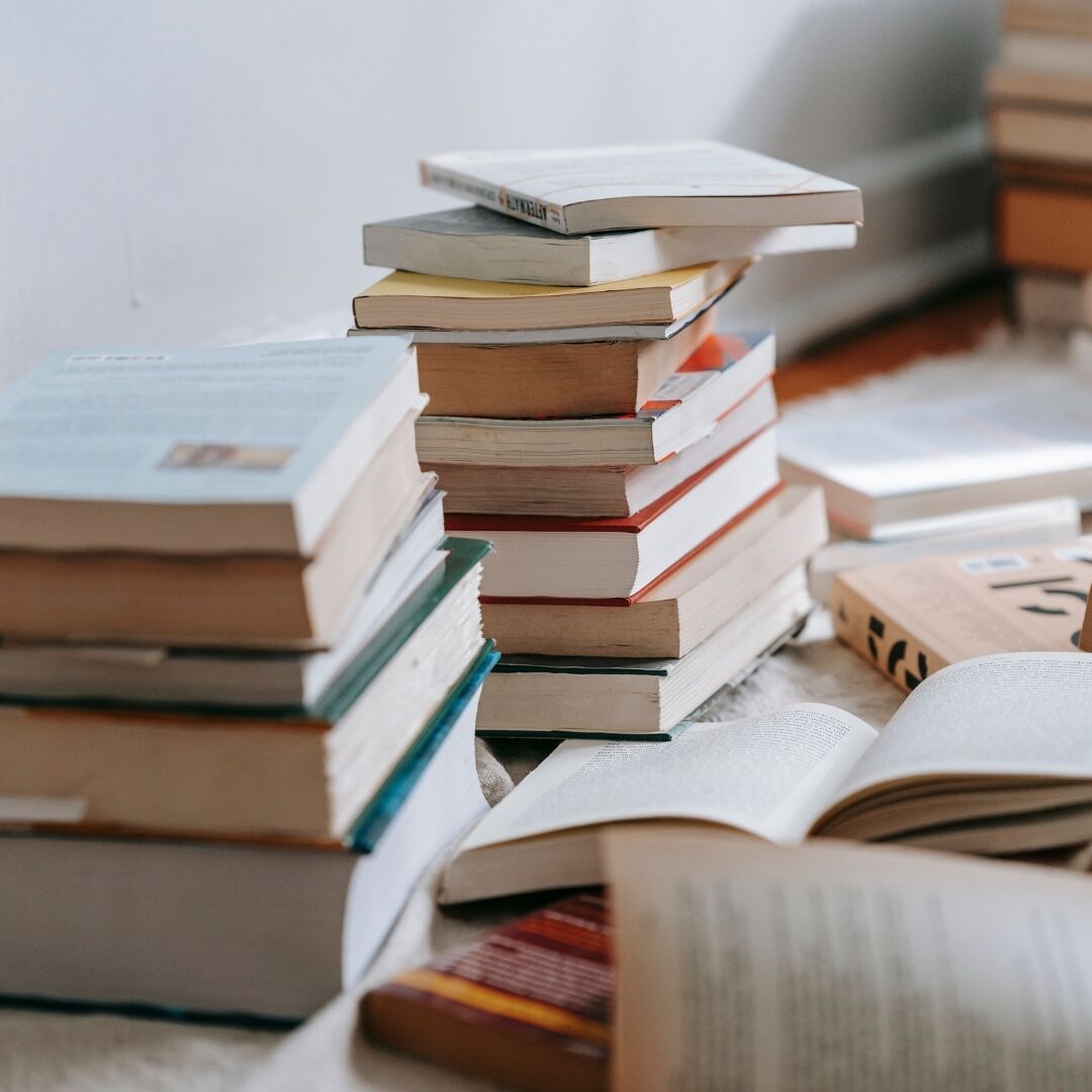 TheproBookedito's tweet image. "How Much Backstory Do You Need?" — @KMWeiland bit.ly/3Jo2kNn #writewritewrite #WordArtistry #StoryCrafting #writingtips #writinginspiration #amwriting #aspiringauthor #writeyourstory #writercommunity #bookwriting #writerslife #writingadvice