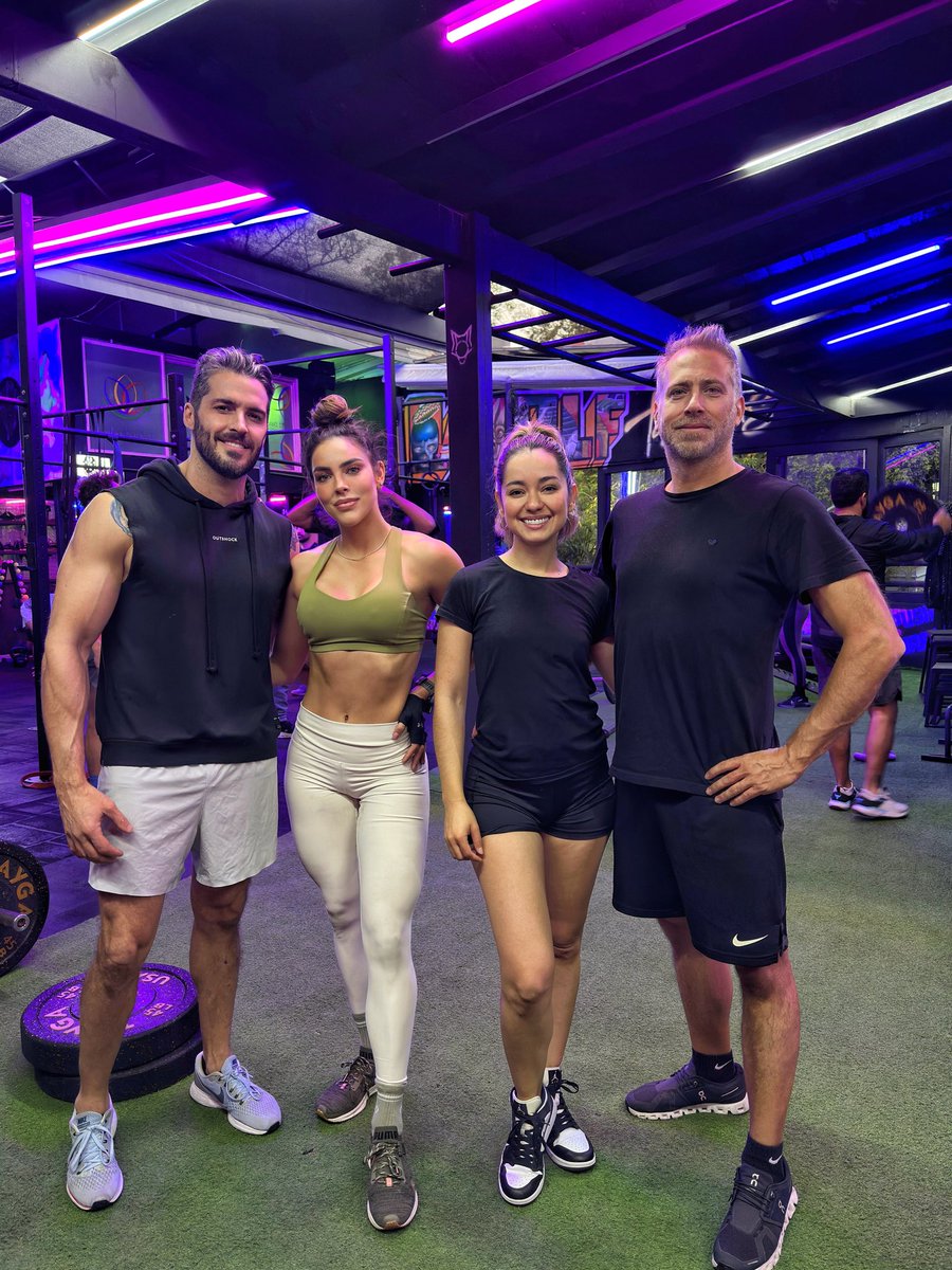 Tenemos a nuestros amigos de visita en casa (vinieron de Argentina) y los llevamos  a entrenar muy a las 6 am, qué creen? Les gustó o no?