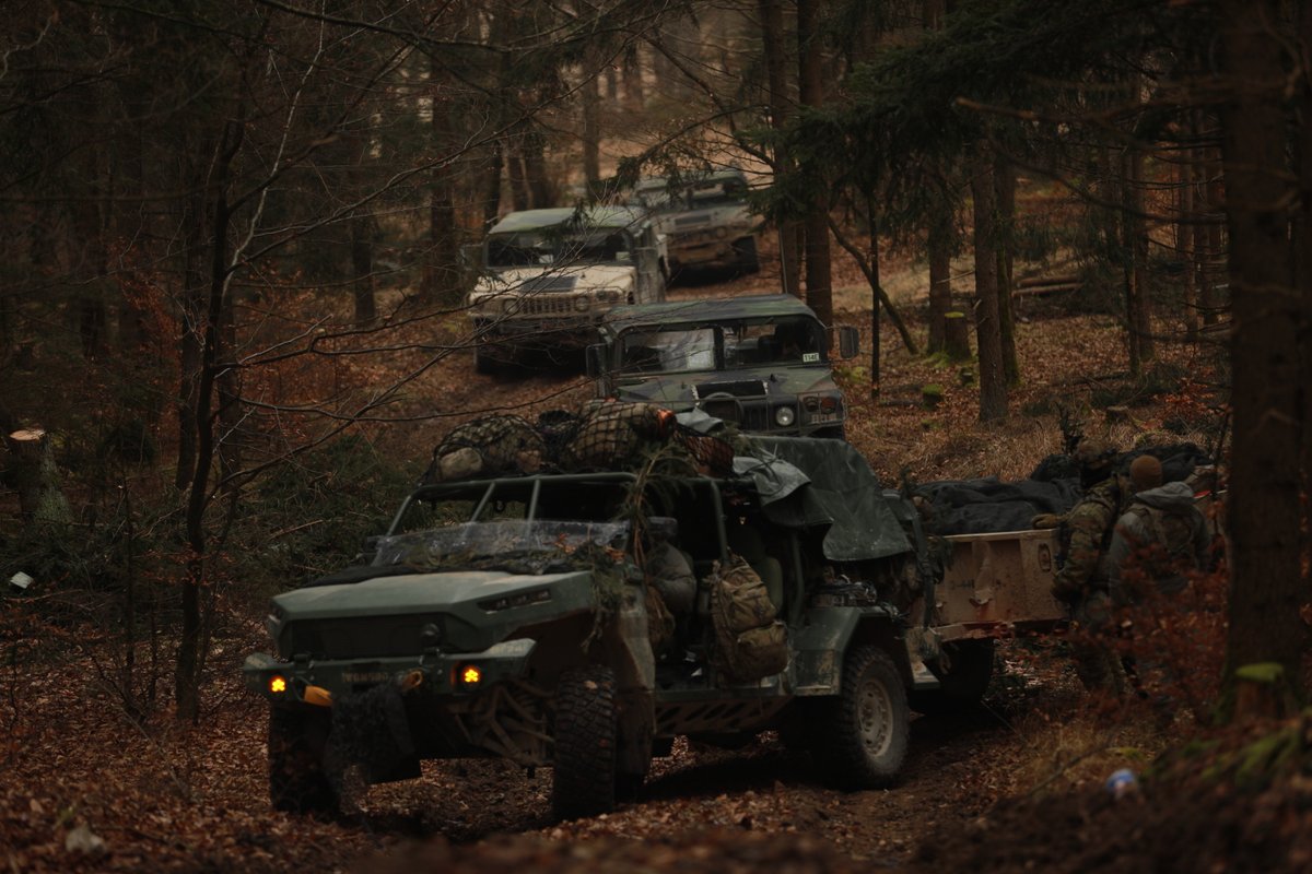 US_EUCOM's tweet image. Can you spot the drone??? 

A short-range recon drone at Joint Multinational Readiness Center, Germany, during Exercise Combined Resolve 25-1. &apos;Combined Resolve&apos; builds combat readiness amongst NATO and partner nations. #WeAreNato #agileforces #agileanddynamic #readyandresilient
