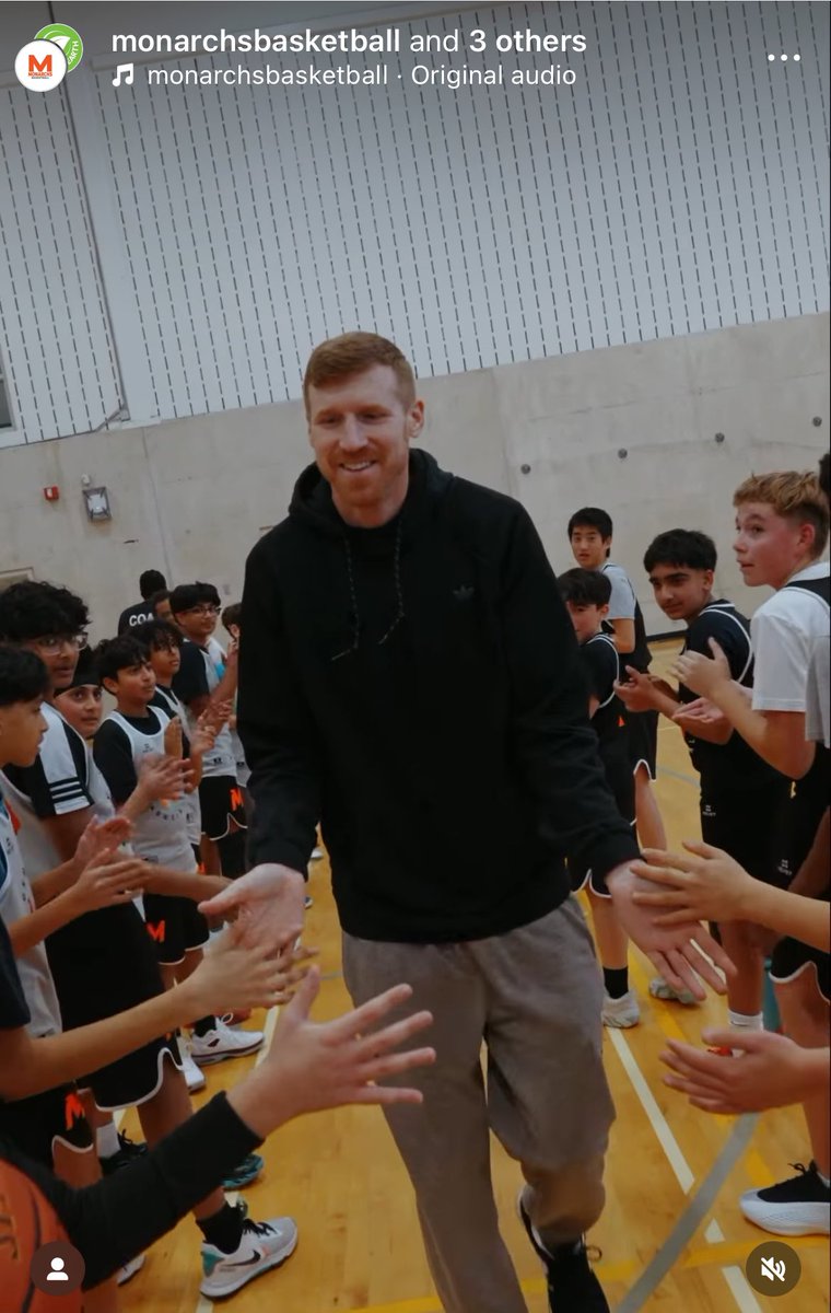 Let’s give <a href="/mattbonner_15/">Matt Bonner</a> his props for coming to Mississauga Paramount Center to speak to <a href="/monarchsbball/">MONARCHS BASKETBALL</a> kids this past weekend. As a Monarch’s Coach we appreciated his words of wisdom! <a href="/BlakeMurphyODC/">Blake Murphy</a> #RedRocket