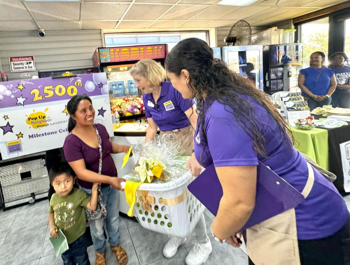 Leer Para 3ro. (@leerpara3ro) on Twitter photo Desde 2018, Pop-Up Laundry de SCGLR ha servido a 2,500+ familias y cubierto 25,602 cargas. ¡Gracias a <a href="/ThePattersonFdn/">The Patterson Foundation</a> por las sonrisas y la celebración! 💜
¿Quieres ayudar? ¡Haz voluntariado y esparce alegría! info@gradelevelreadingsuncoast.net
<a href="/engagecurrent/">Current Initiatives</a> Desde 2018, Pop-Up Laundry de SCGLR ha servido a 2,500+ familias y cubierto 25,602 cargas. ¡Gracias a <a href="/ThePattersonFdn/">The Patterson Foundation</a> por las sonrisas y la celebración! 💜
¿Quieres ayudar? ¡Haz voluntariado y esparce alegría! info@gradelevelreadingsuncoast.net
<a href="/engagecurrent/">Current Initiatives</a>