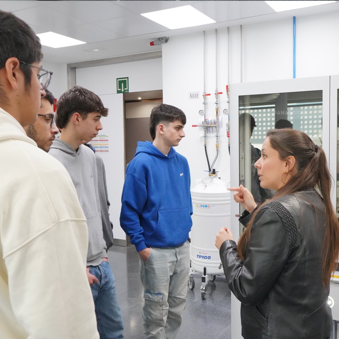 Hoy, #11febrero hemos realizado la primera jornada de visitas para dar a conocer el trabajo de las científicas de BCMaterials, en el marco de <a href="/EmakZientzian/">Emakumeak Zientzian</a> .
Eskerrik asko Zubi Zaharra Ikastola eta J.A. Zunzunegui BHI zuen bisitagatik! #HaziaErein