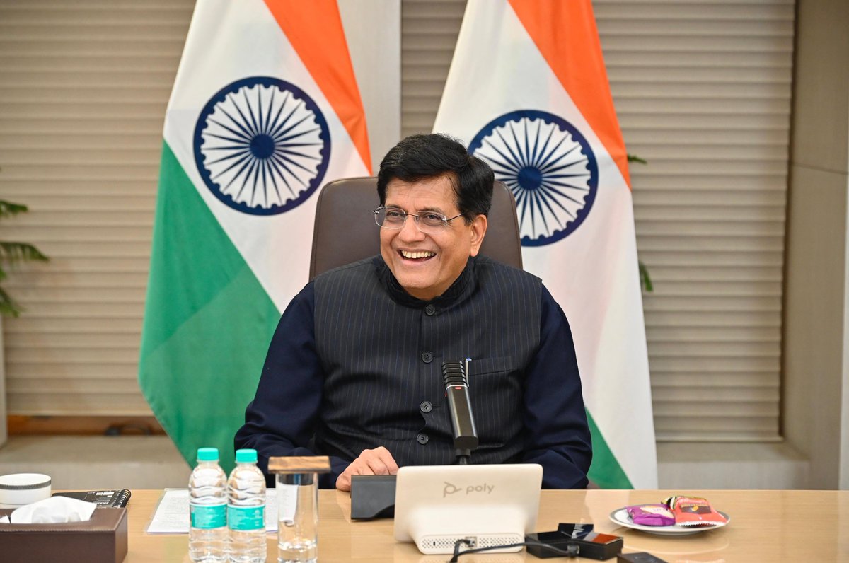 PiyushGoyalOffc's tweet photo. Minister @PiyushGoyal had an engaging interaction with members of the Forum of Young Global Leaders, World Economic Forum, on India's role in global trade, sustainability, manufacturing, and economic growth.

He highlighted India's ambitious plans for climate action, tech-driven solutions for pollution, fair trade practices, global partnerships, and the future of shipping & tourism, while emphasising the country's commitment to innovation, transparency, and strengthening domestic manufacturing.