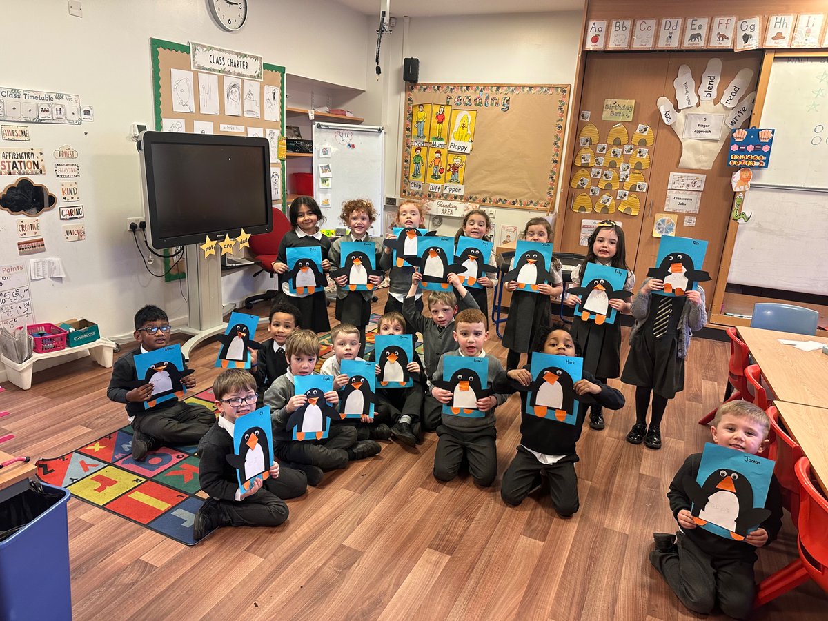StColumbkilles's tweet image. Room 1 have been learning all about animals that live in The Antarctica. Check out their perfect penguins 🐧🧊 ❄️#interdisciplinarylearning #successfullearners