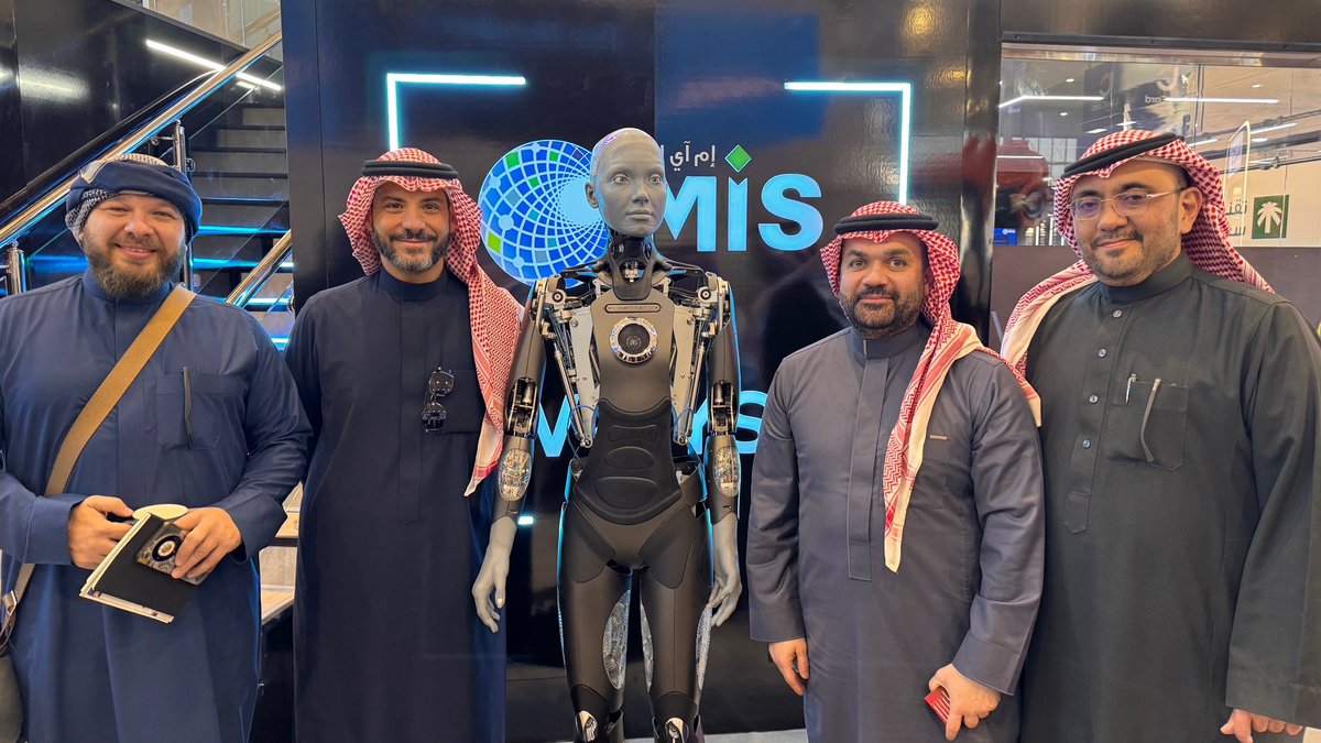 faisalazem's tweet photo. Exciting Moments at LEAP

Honored to visit LEAP 2025 in Riyadh alongside visionary leaders who share our passion for delivering exceptional and transformative experiences. Thrilled to be joined by Mohammed AlMohammed, Founder and CEO of Workey, Amir Rimawi, CEO of RETRIVE, and Luai Hijazi Co-Founder of RETRIVE, as we explore the future of innovation together

#LEAP2025 #Innovation #Technology #BusinessLeadership #Collaboration